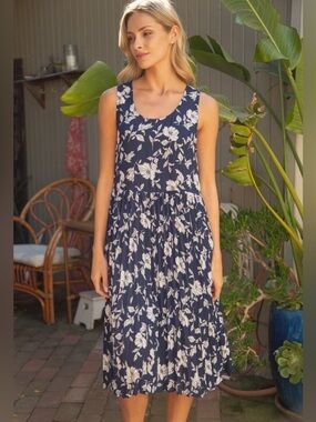 VOY Jada Pleated Floral Dress – Boutique